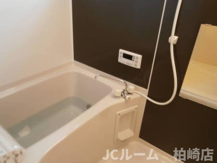 柏崎市茨目１丁目のアパートの浴室