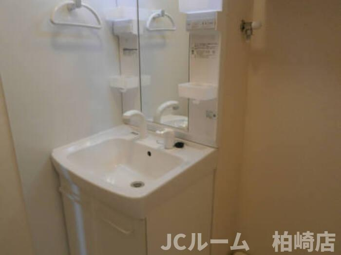 柏崎市茨目１丁目のアパートの洗面所