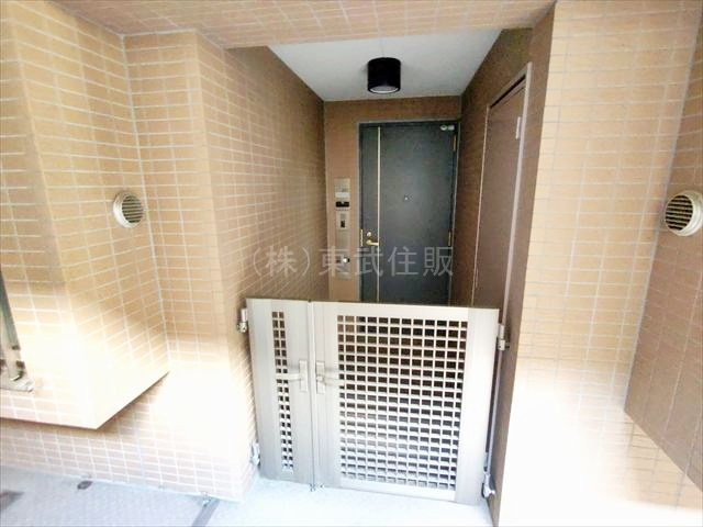 【玄関】 | サンクレイドル志木 | プライバシーを守るポーチ付きの玄関です