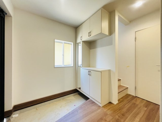 知多市八幡深山口50番60『仲介手数料無料』新築戸建ての玄関