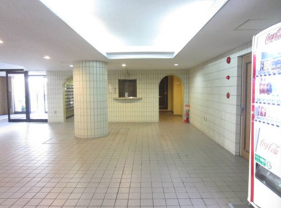 【エントランス】 | ジュネス | 建物の内部です