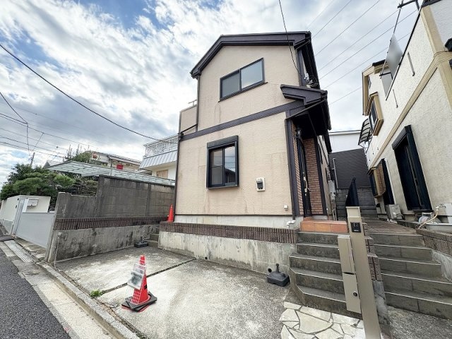 【外観】 | 練馬区南大泉4丁目　中古一戸建住宅　(保谷店) | 2025年10月撮影/西部池袋線「保谷」駅徒歩14分、閑静な住宅地に佇む4LDKのリフォーム物件。