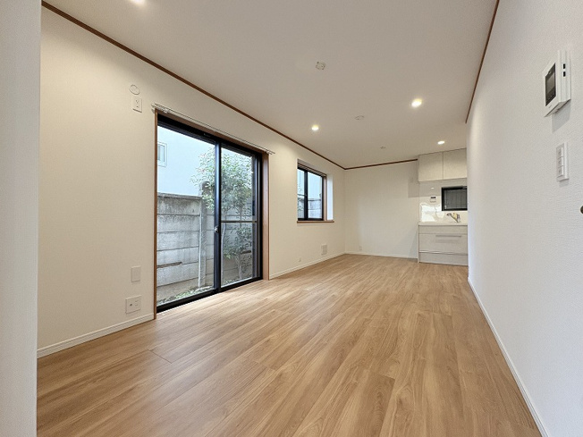 【居間・リビング】 | 練馬区南大泉4丁目　中古一戸建住宅　(保谷店) | 暮らしの中心となるリビングは、ご家族で心地良く過ごせる空間に。