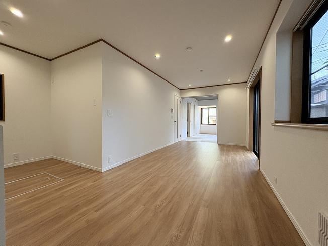 【居間・リビング】 | 練馬区南大泉4丁目　中古一戸建住宅　(保谷店) | 2025年9月にリフォームが完了し大変綺麗な室内です。