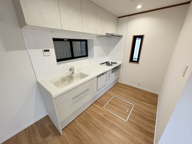 【キッチン】 | 練馬区南大泉4丁目　中古一戸建住宅　(保谷店) | 家事の負担を減らす食洗機・浄水器付きシステムキッチン。