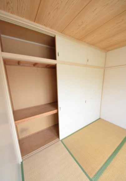 八王子市長房町のアパートの収納