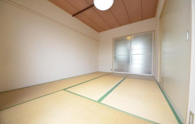 八王子市長房町のアパートの和室