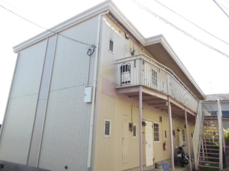 八王子市長房町のアパートの外観