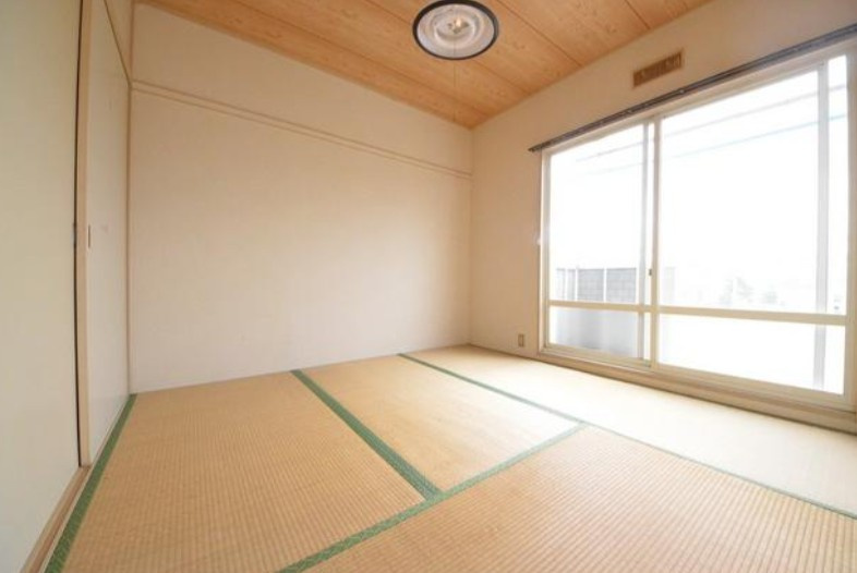八王子市長房町のアパートの居間・リビング