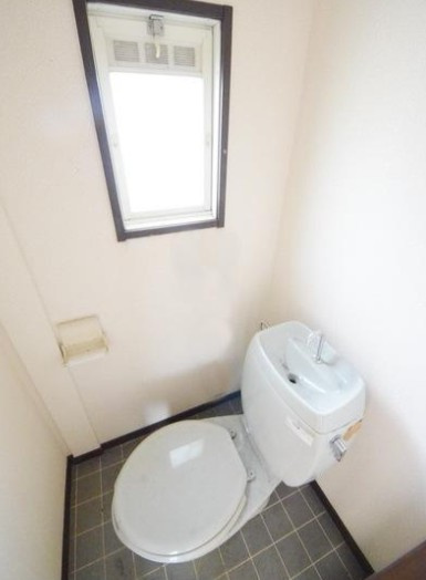 八王子市長房町のアパートのトイレ