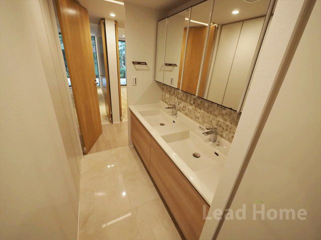 【独立洗面台】 | パークコート南麻布ヒルトップレジデンス | 忙しい朝に嬉しい2ボウル洗面。