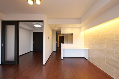 【居間・リビング】 | プレジオ弁天町 | ゆったりとしたリビングです