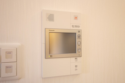 【セキュリティ】 | プレジオ弁天町 | モニター付きインターホンです