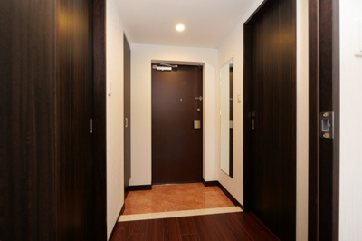 【玄関】 | プレジオ弁天町 | 明るい玄関です