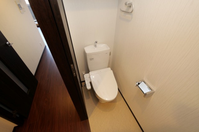 【トイレ】 | プレジオ弁天町 | ゆったりとした空間のトイレです