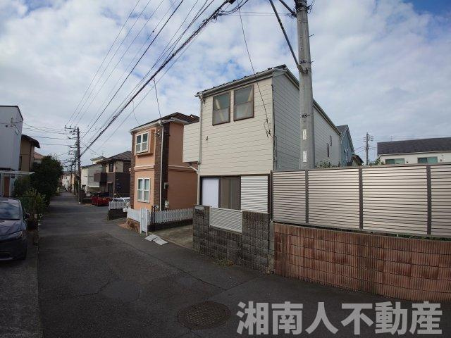 中古戸建　茅ヶ崎市出口町の前面道路含む現地写真|前面道路含む現地写真です
