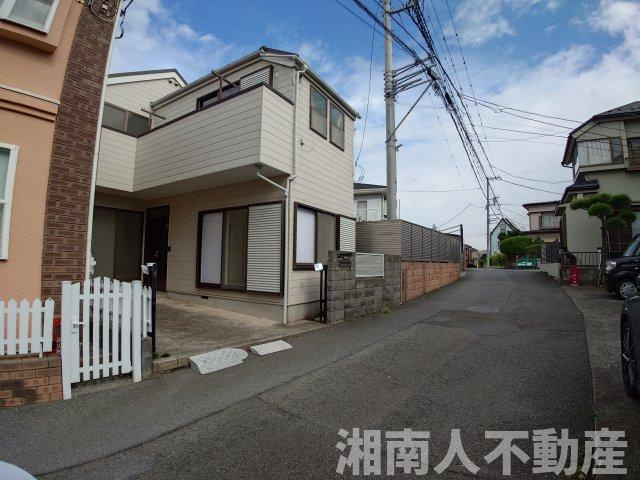 中古戸建　茅ヶ崎市出口町の前面道路含む現地写真|前面道路含む現地写真です