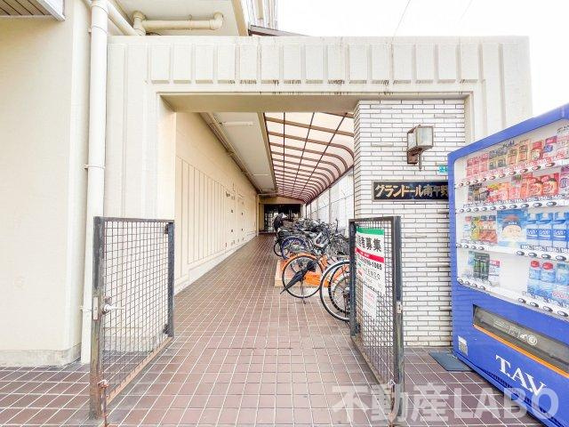グランドール南平野のエントランス