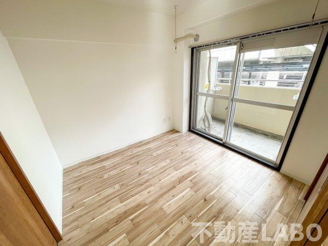 グランドール南平野の洋室