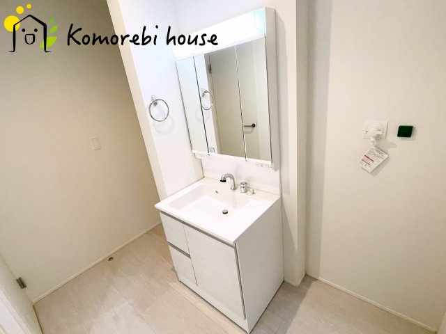 上尾市原市　20期　新築一戸建て　グラファーレ　04の独立洗面台|朝の身支度には欠かせない独立洗面化粧台