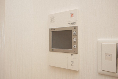 【セキュリティ】 | プレジオ大正 | モニター付きインターホンです