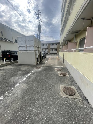 エクシード高木瀬の駐車場