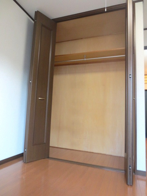 ジュネス小野田の収納|★鏡の付いたクローゼット★