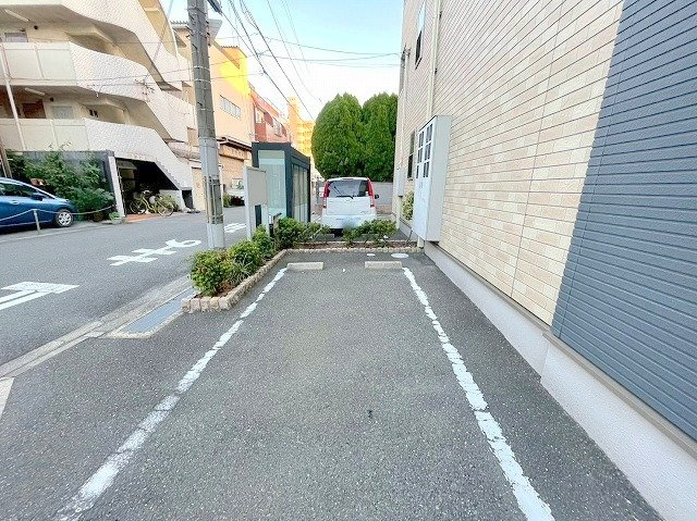 カーサユタカの駐車場