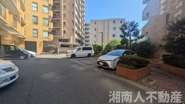 ライオンズマンション藤沢鵠沼の駐車場|カースペースがあります