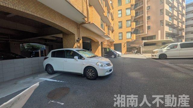 ライオンズマンション藤沢鵠沼の駐車場|駐車場があるので、車を買う予定の方も安心です