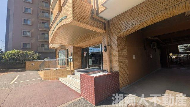 ライオンズマンション藤沢鵠沼のエントランス|ゆとりのあるエントランスです