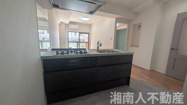 ライオンズマンション藤沢鵠沼のキッチン|コンパクトなキッチンで掃除もラクラク