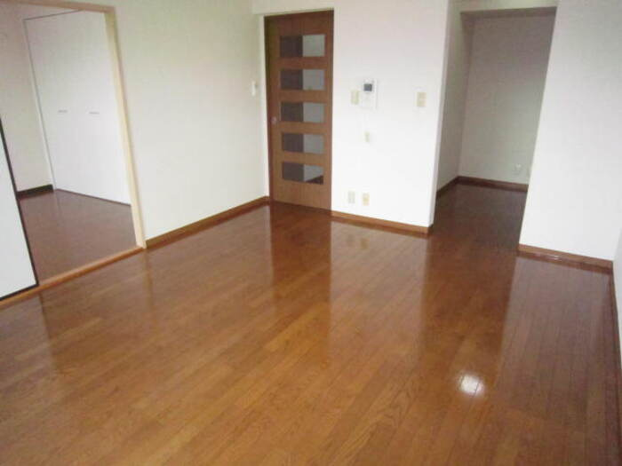 カミヤエステートの居間・リビング