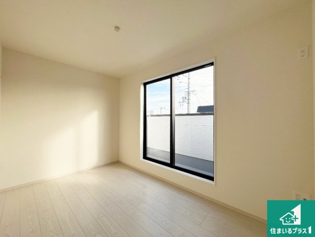 加古郡播磨町上野添　第1期　新築一戸建ての洋室|シンプルな洋室は、自分好みのインテリアが楽しめます♪ご家族とインテリアや家具を選びに行くのは新築購入時の醍醐味の一つです。ぜひお楽しみください♪