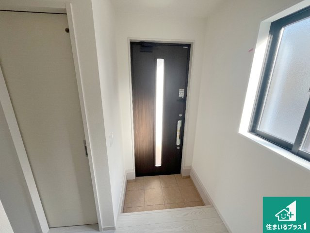 加古郡播磨町上野添　第1期　新築一戸建ての玄関|シューズボックスにはたくさんの靴が収納できるので玄関周りはいつもスッキリ！ご家族が増えても安心！