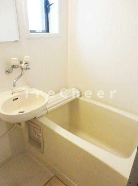 フラット瑠璃の浴室