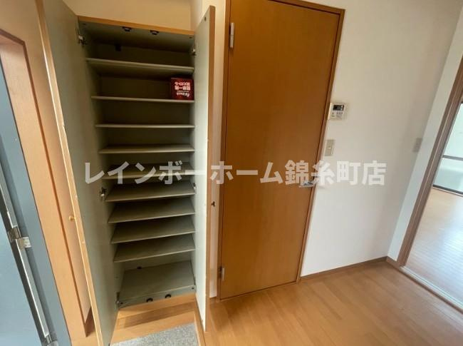 シャトー真間の玄関