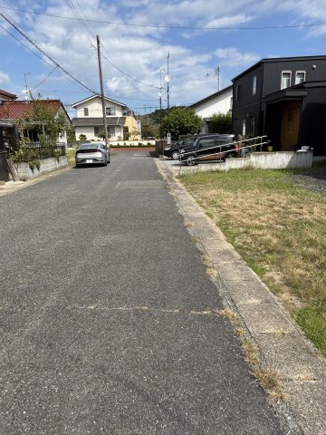 【駅徒歩3分】勿来町関田西一丁目 100坪の外観|交通量の少ない道路です。