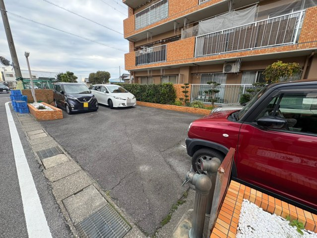 キングスコート豊田下林参番館の駐車場
