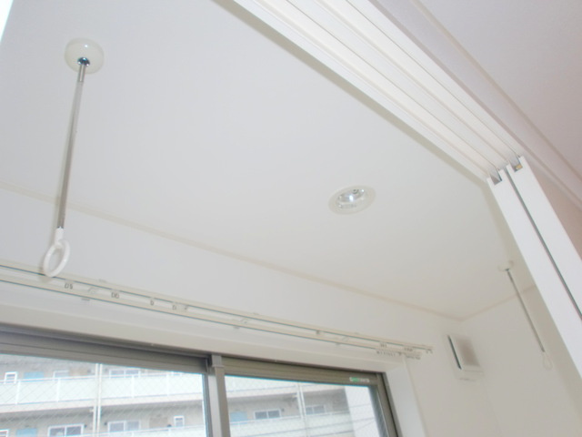 ハイムシャインのその他|★インナーバルコニーにある室内物干しフック★