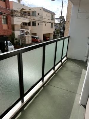 【バルコニー】 | メゾン内田 | 外からの目が気にならないバルコニーで洗濯物が干せます