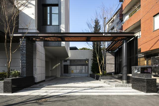 港区西麻布２丁目の賃貸マンションのエントランス|2019年1月撮影 
