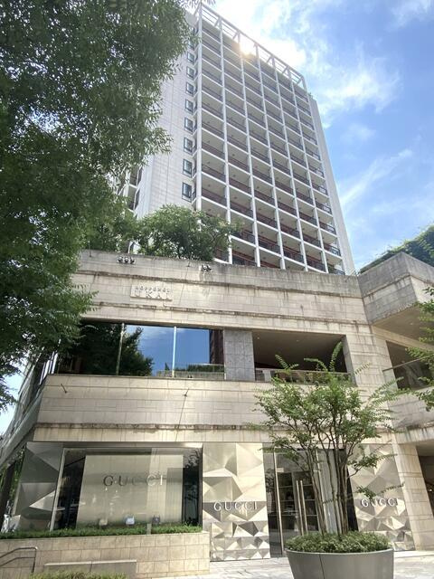 港区六本木６丁目の賃貸マンションの外観| 