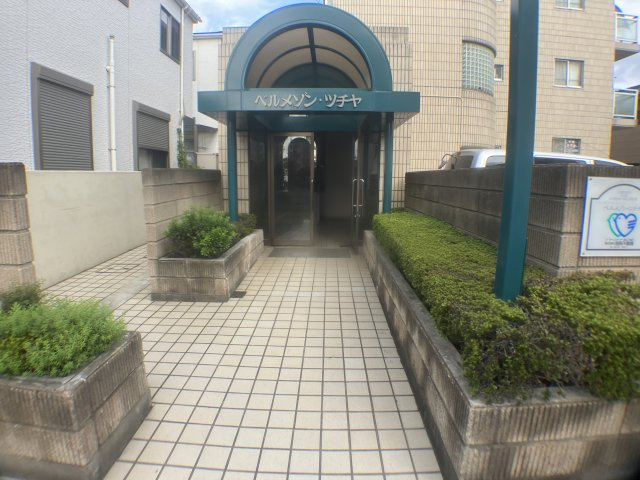 ベルメゾンツチヤのエントランス