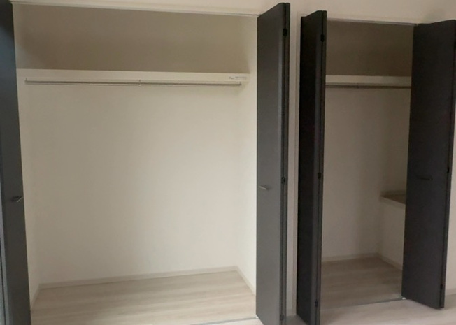 【収納】 | ウォークインクローゼットがあれば、クローゼット内でコーディネートが完成できますし、季節の変わり目に行う衣替えの手間も省けます。また、スーツケースなど大きいものもしまうことができ使い勝手がよいです。