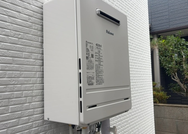 【発電・温水設備】 | 省エネ給湯器とは従来型の給湯器より熱効率が高く、少ない燃料でたくさんのお湯を沸かすことが出来る高効率な給湯器のことを指します。また、省エネ給湯器には種類があり、利便性や効果なども様々です。