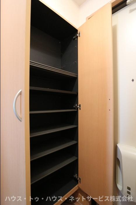 キャンパス・プランドールの玄関