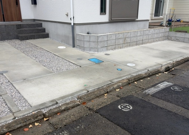 【駐車場】 | 駐車場と明記されていても、最小スペースでつくられた駐車場だと大型車は駐車できなかったり、出入りしにくくなったりする可能性があります。お車のサイズと購入したい物件の駐車場のサイズを現地で確認しましょう。