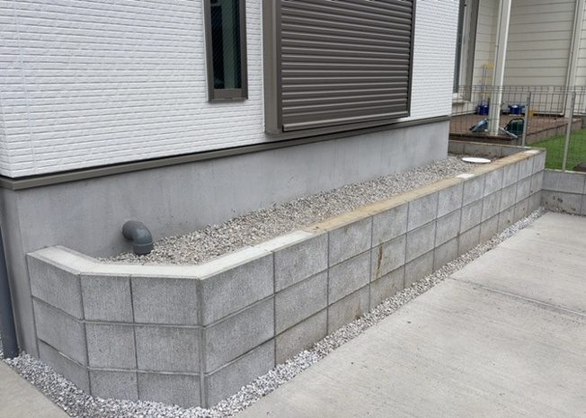 【庭】 | 庭があることでガーデニングや家庭菜園はもちろん、こどもの遊び場やペットを放して遊ぶことができます。また、家の周囲に余裕があるということです。隣地との間があれば、十分な日当たりと、風通しが確保できます。