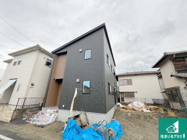 栗東市小平井　第1期　新築一戸建てのトイレ|1・2階の2ヶ所にあるので、朝の忙しい時間の順番待ちもなく、深夜の利用にも大変便利です。